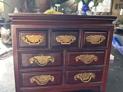 Chinese-style wooden jewelry box