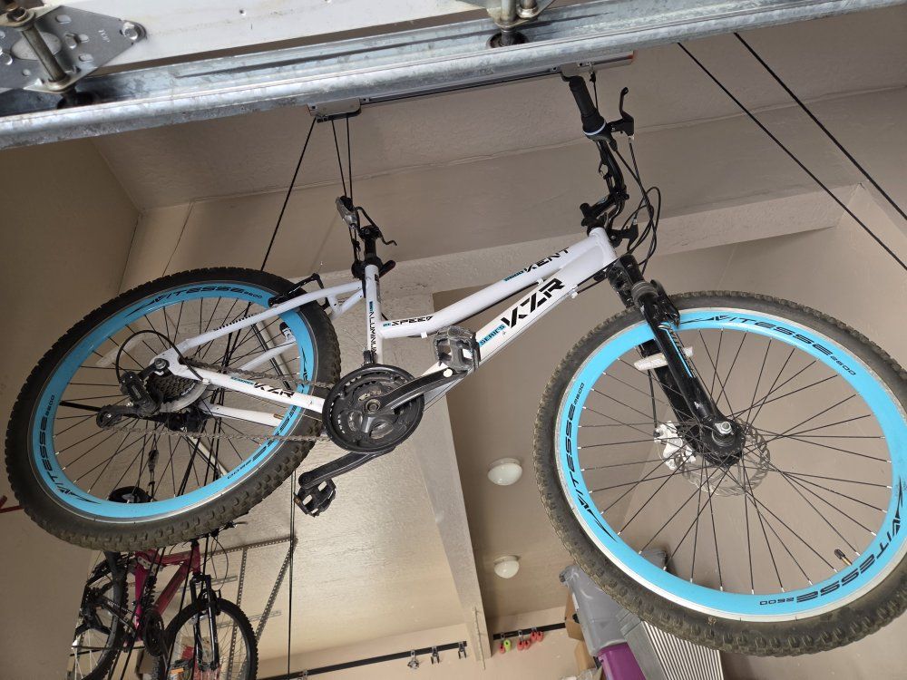 Kent V-KZR Mountain Bike 26" Wheels White/Blue Shimano components and disc brakes