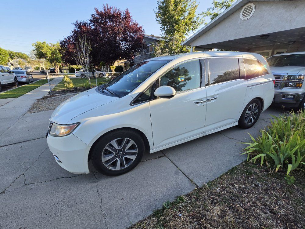 2014 Honda Odyssey Touring w/DVD w/Navi