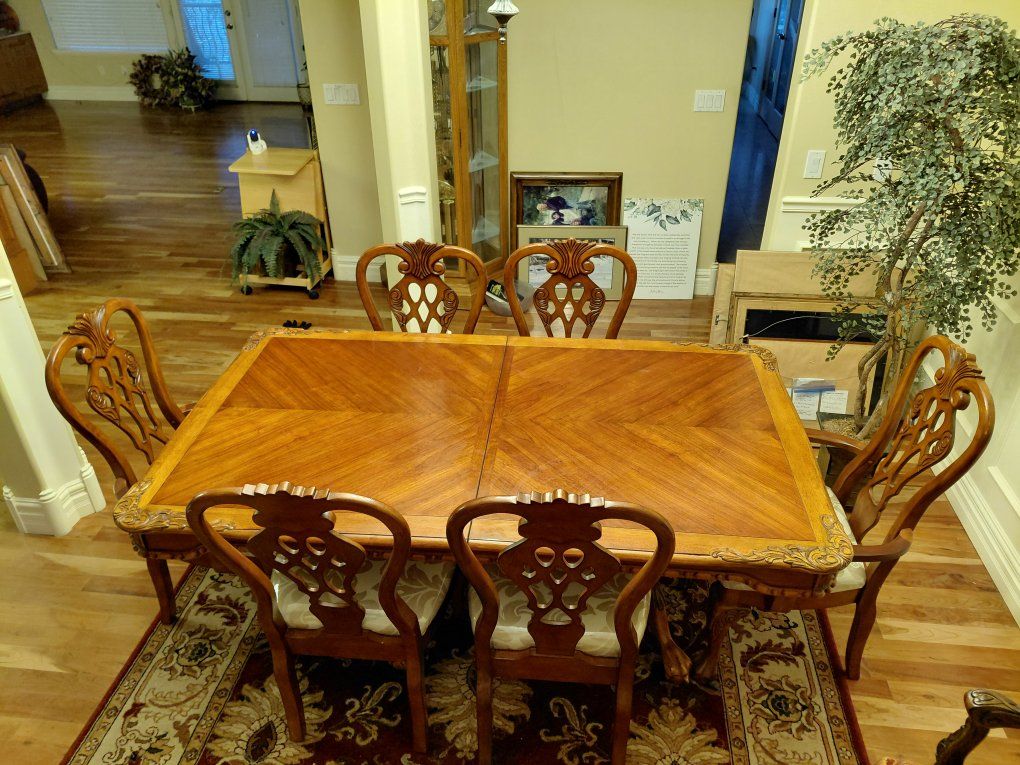 Beautiful Dining Room Set For Six