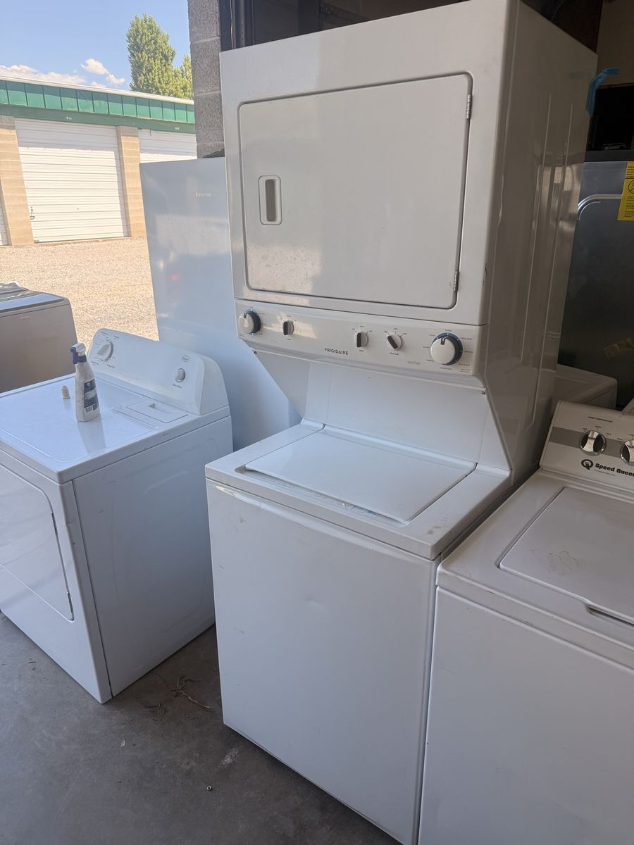 Frigidaire Electric Laundry Center Washer Dryer Combo (FFLE3911QW0)