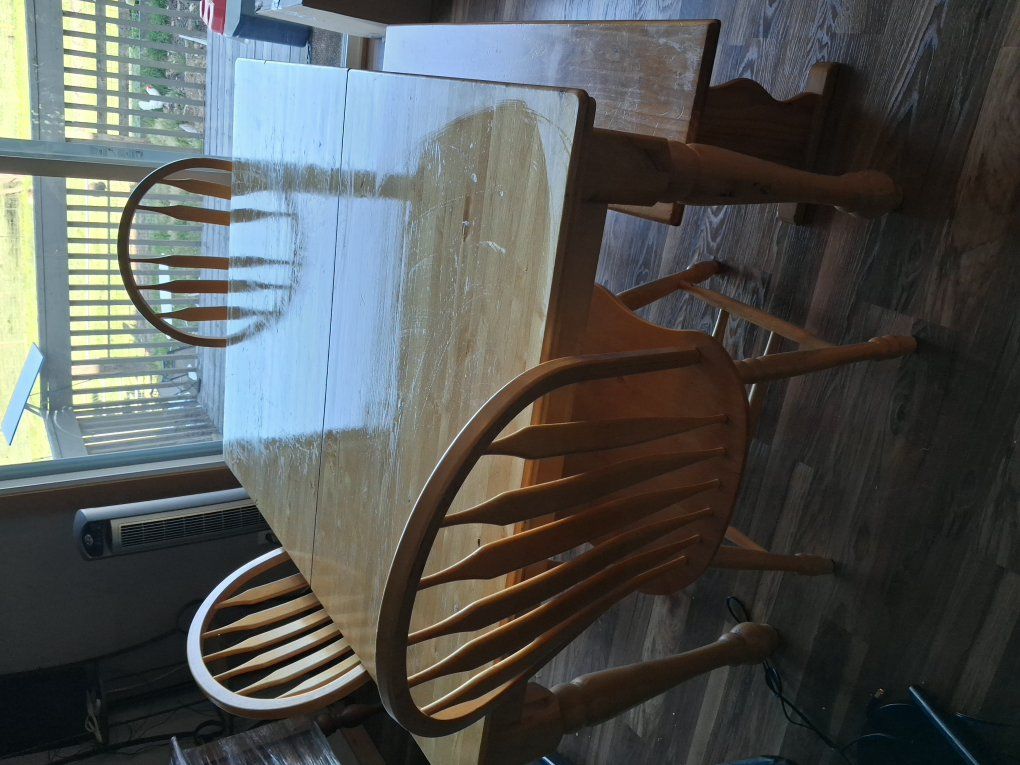 Dining table w/leaf and 3 chairs and a bench