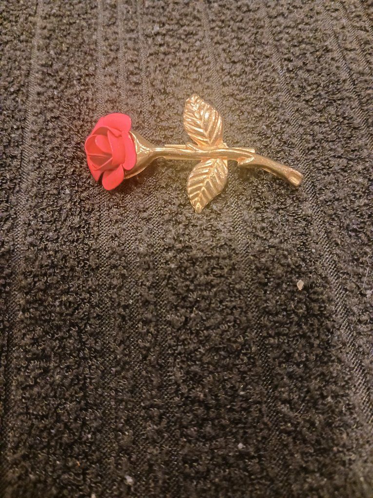 Red rose pin