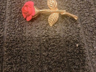 Red rose pin
