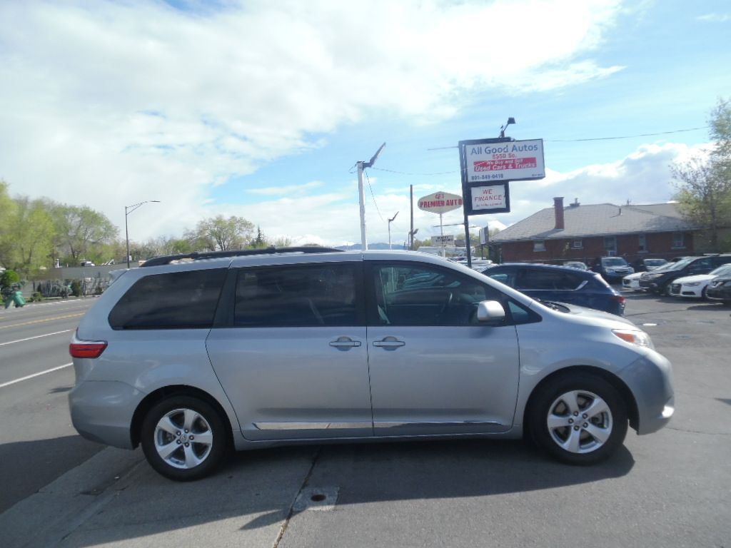 2017 Toyota Sienna LE 8-Passenger
