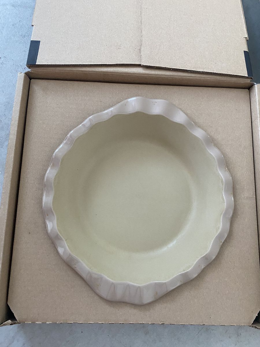 Pampered Chef 9 inch Deep Dish Pie Plate