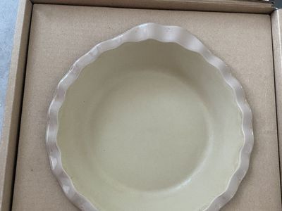 Pampered Chef 9 inch Deep Dish Pie Plate