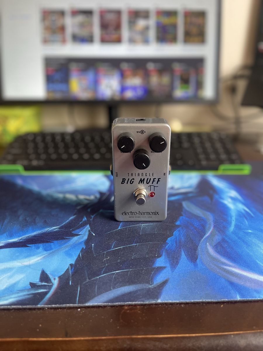 Electro-Harmonix Triangle Big Muff Pi Distortion/Sustainer Guitar Pedal