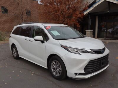 2022 TOYOTA SIENNA XLE 8-Passenger