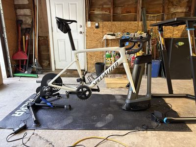 Wahoo Kicker V5+ Climb + Desk + Mat bundle