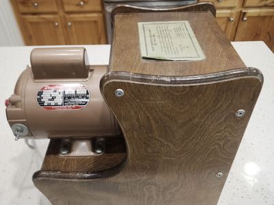 MAGIC MILL 3/4 HP WHEAT GRAIN FLOUR GRINDER WORKS GREAT & GENTLY USED QUALITY!