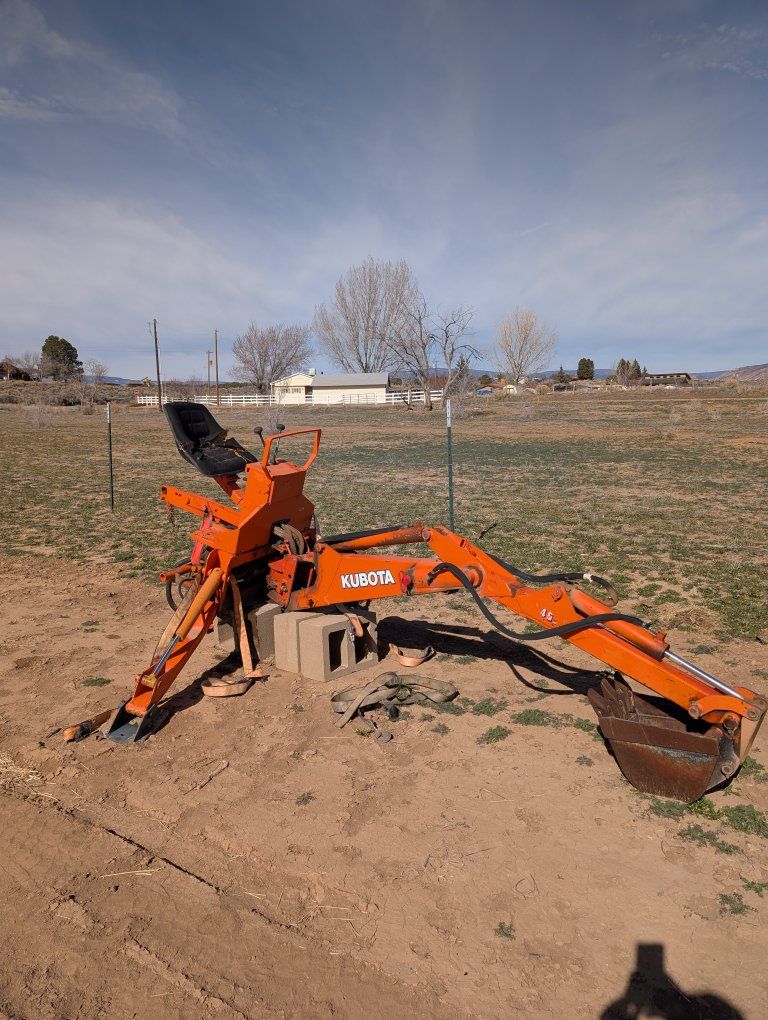 Kubota  4690 Backhoe Attachment
