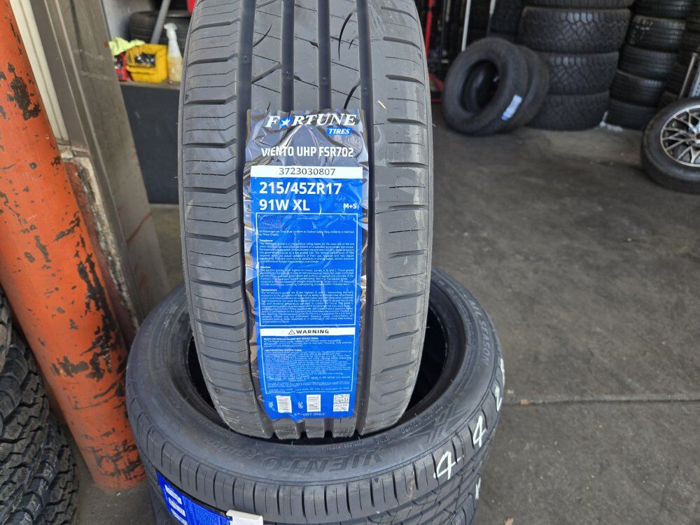 SET 215/45ZR17 FORTUNE VIENTO UHP FSR702