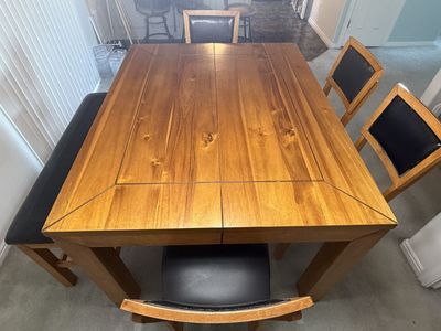 Dining Table w/ 4 chairs and bench