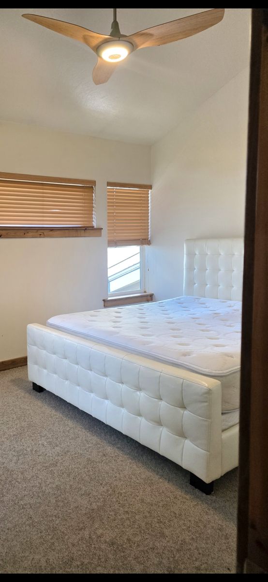 Queen white tufted bed