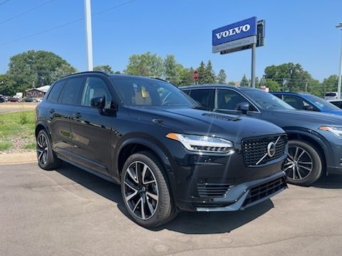 2023 Volvo XC90 Recharge T8 Ultimate Dark Theme