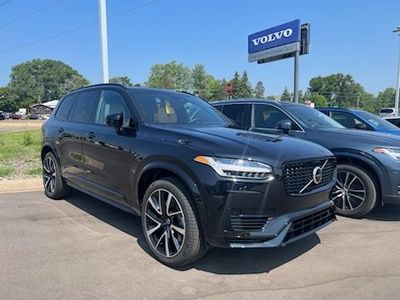 2023 Volvo XC90 Recharge T8 Ultimate Dark Theme