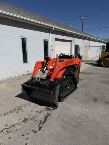 Kubota SCL1000 Mini Track Skid Ride On for Rent