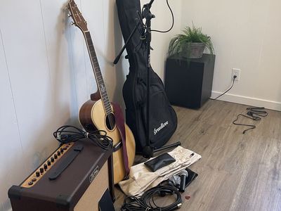 Aesthetic Solo Musician Package (Everything you need) Guitar, amp, mic & more - GREAT CONDITION