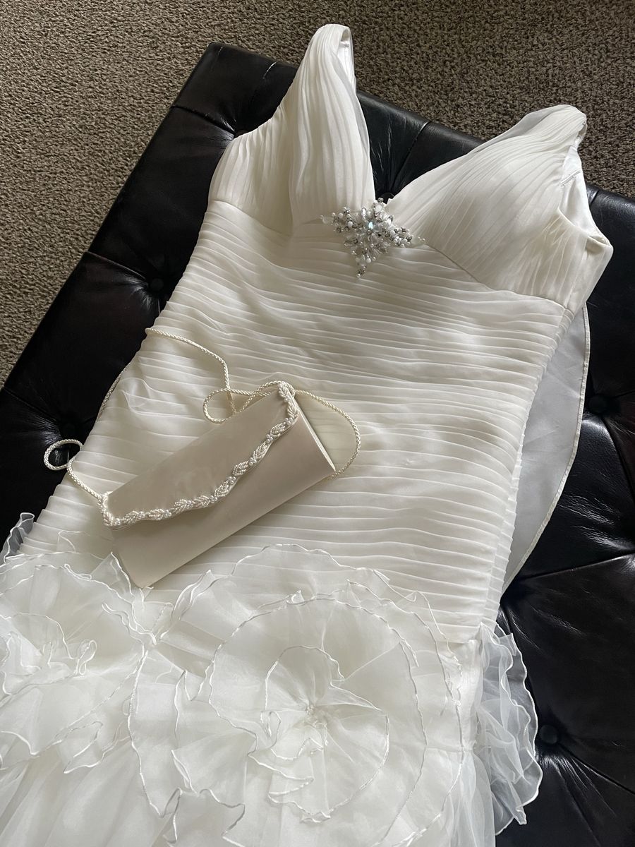 Elegant White V-Neck Ruffled Wedding Dress with Brooch, Size 14, bridal size 12
