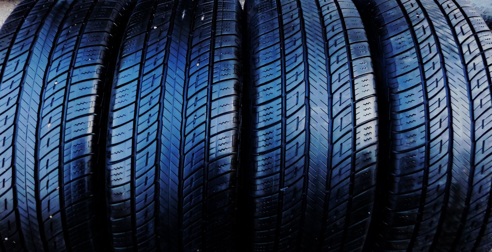 235 55R 19 Uniroyal 