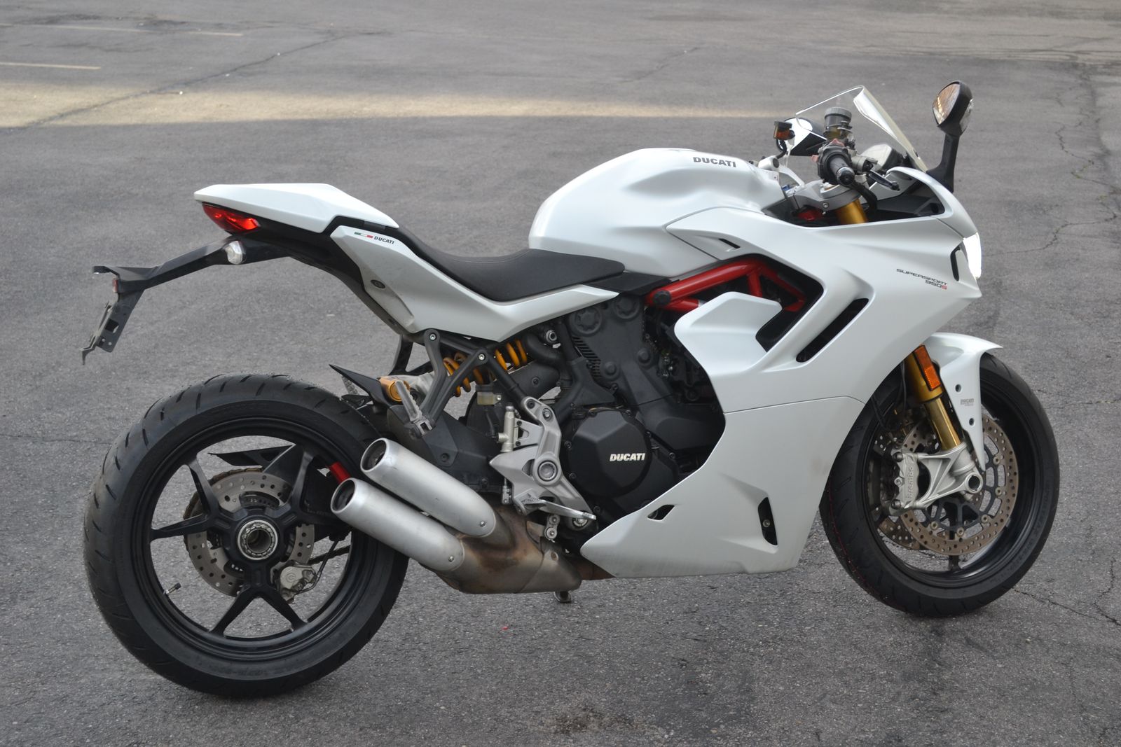 2021 Ducati Supersport 950 S - NEW TIRES