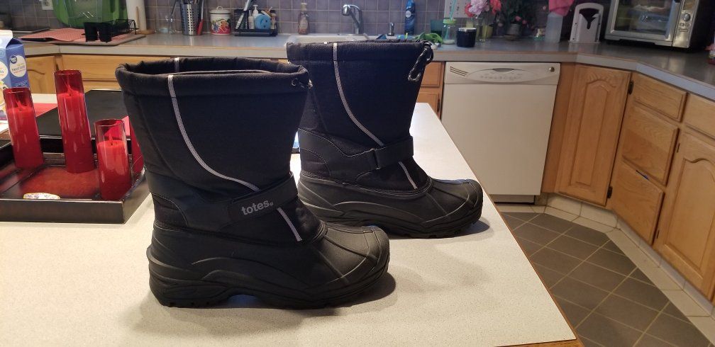 Totes, boots, mens size 13 medium