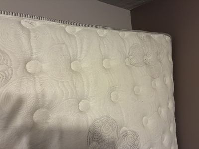 Great value doctors choice Denver mattress newer mattress hardly used but a month