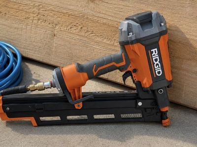 Ridgid Pneumatic Framing Nailer with Grip-Rite 21-Degree Nails used like new. $100 reg $200