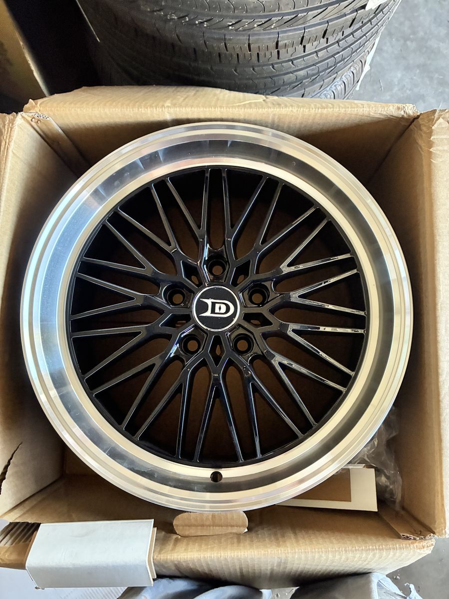 Car rims and tires