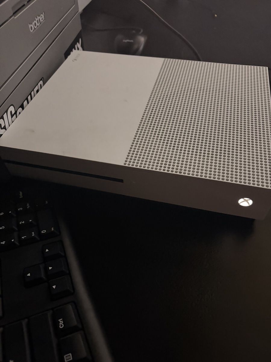 Xbox One S 500GB Bundle - Console + Controller + Cables