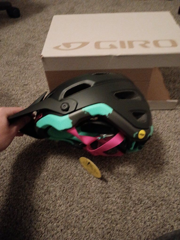 GIRO helmet !!NEVER WORN!!