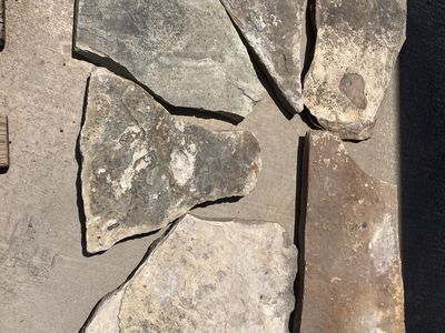 6 medium to large flagstone / pavers