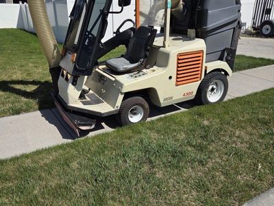 Tennant ATLV 4300 All-Terrain Industrial Floor Sweeper/Vacuum