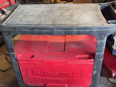 Rubbermaid Utility Shop cart