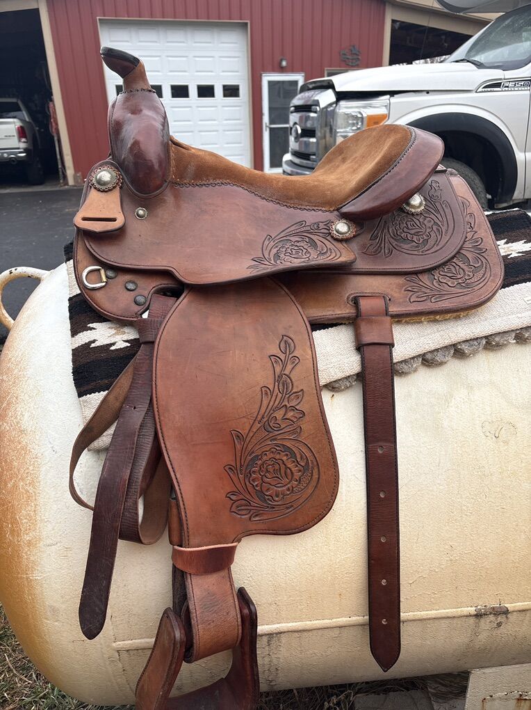15.5 Inch Broken Horn Saddlery Custom Saddle