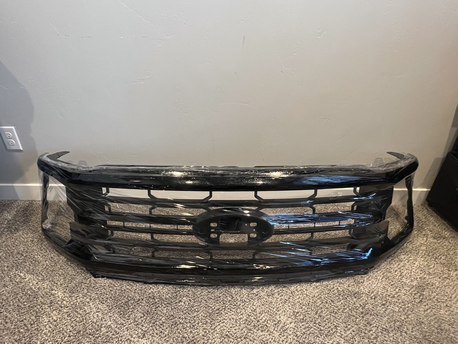 Ford F-150 XLT 24-26 grille