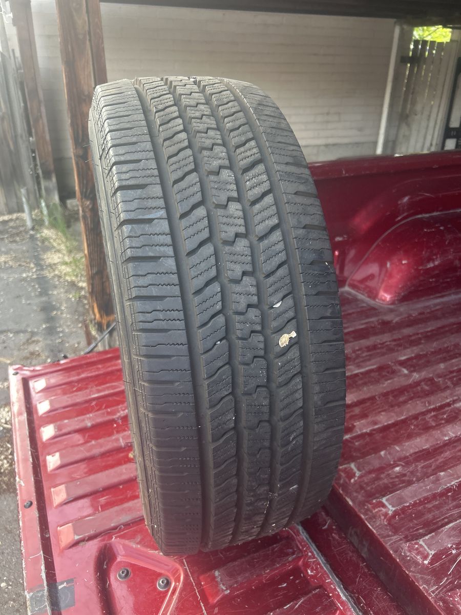 Pathfinder HSR 235/65r16c tire (1)