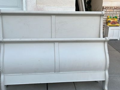 Queen sleigh bed