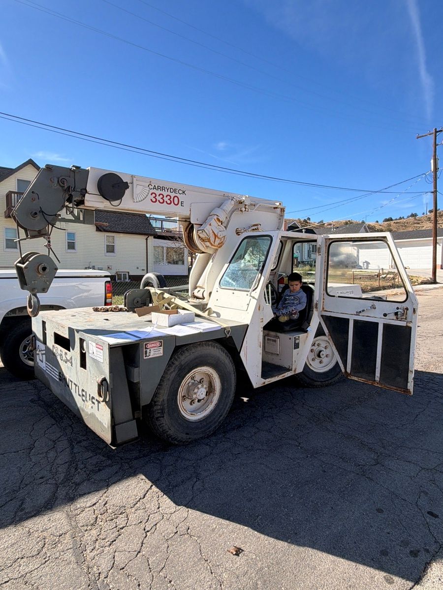 Shuttlelift 3330E 8.5 Ton Carry Deck Crane