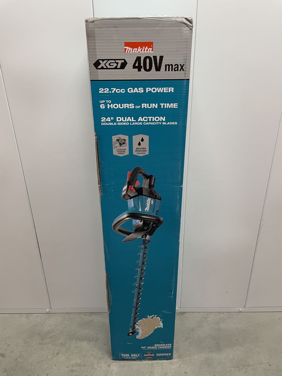 [NEW] Makita XGT 40V Max 24" Brushless Cordless Hedge Trimmer w/ FREE 2.5Ah Battery