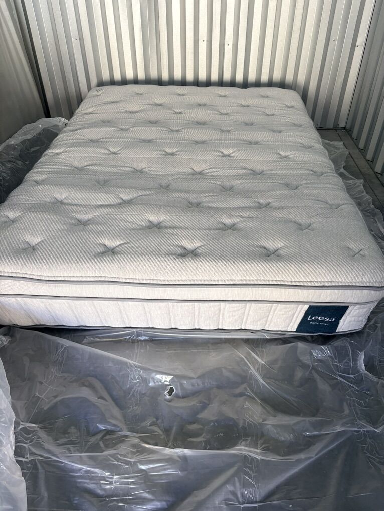 Leesa Oasis Chill Hybrid Queen Mattress