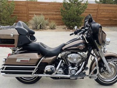 Harley-Davidson Electra Glide Classic Motorcycle - 2-tone Brown/Black, Touring Seat, Saddlebags