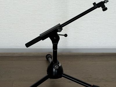 K&M 25950 Low-profile Kick Drum Mic Stand