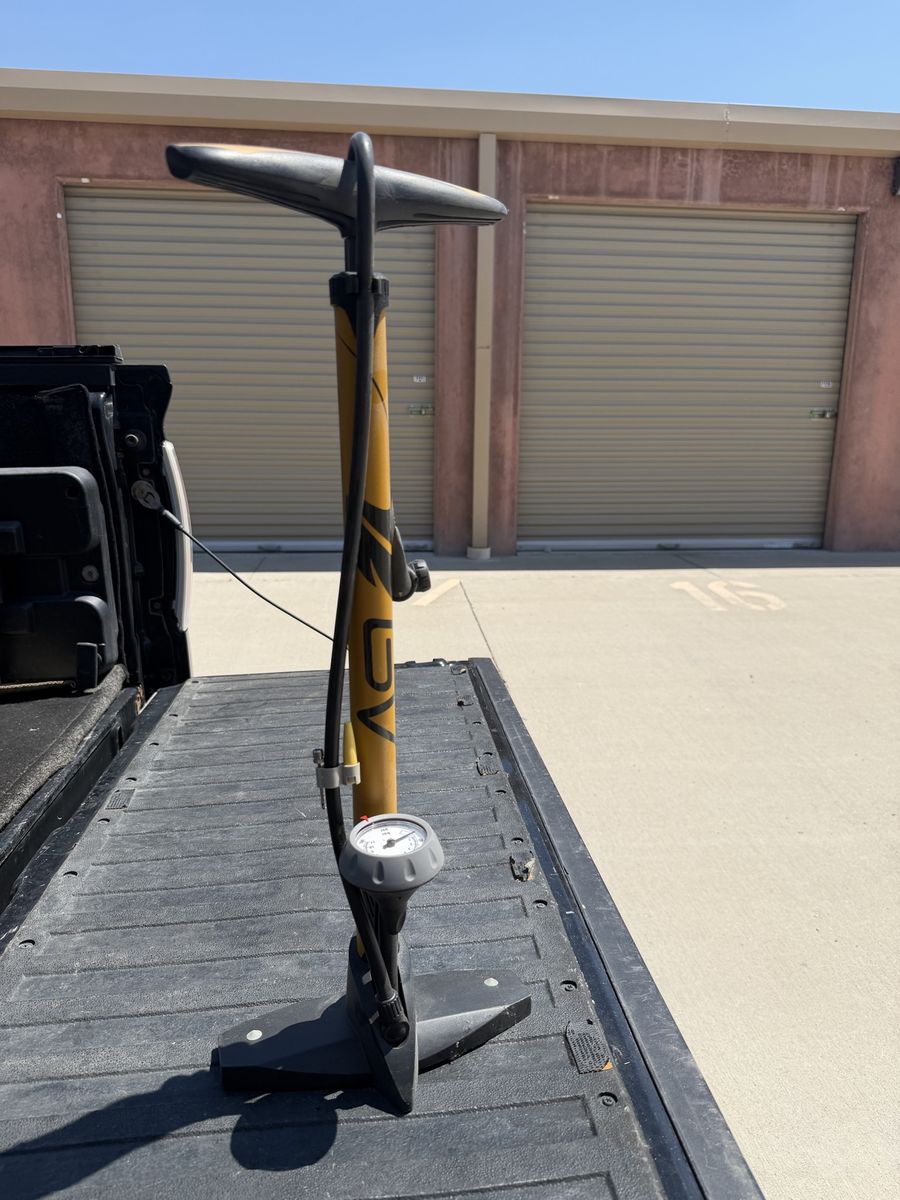 DV Bicycle Floor Pump with Pressure Gauge - Yellow/Black