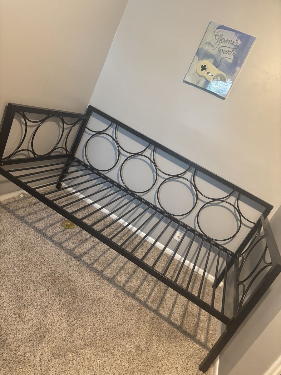 Twin day bed