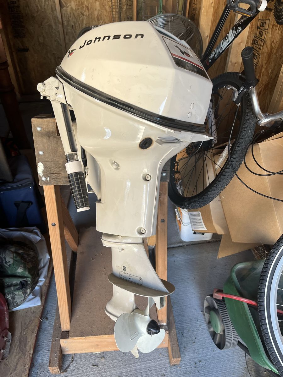 Johnson 9.5 HP Outboard Boat Motor - Fishing Kicker Motor