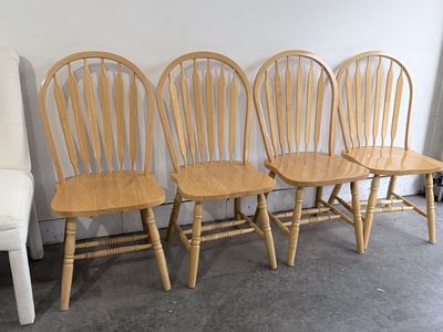 Set of 4 Wooden Windsor Spindle Back Dining Chairs Light Wood Finish