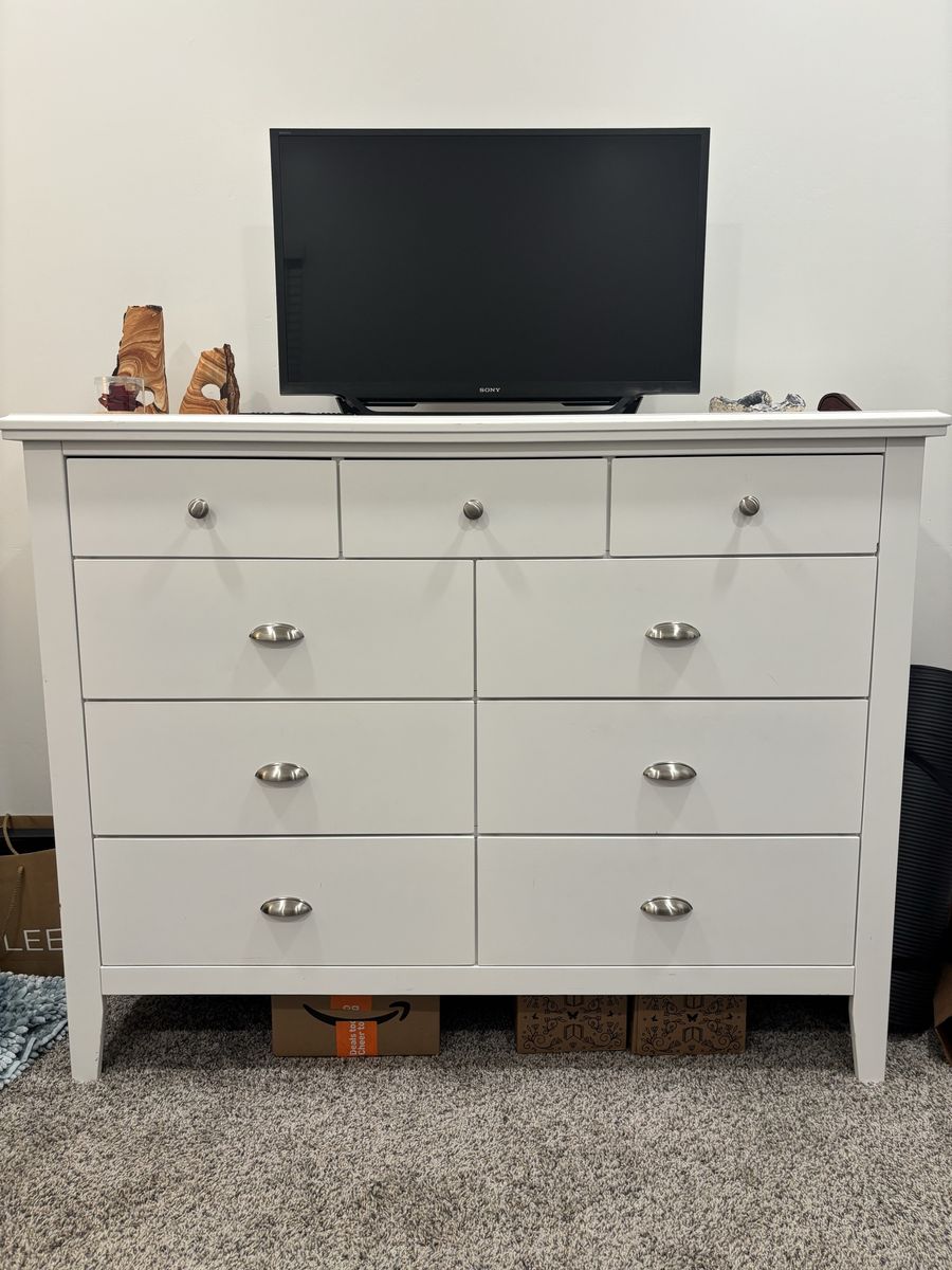 Modern dresser 9 drawer