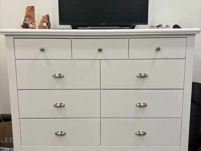 Modern dresser 9 drawer